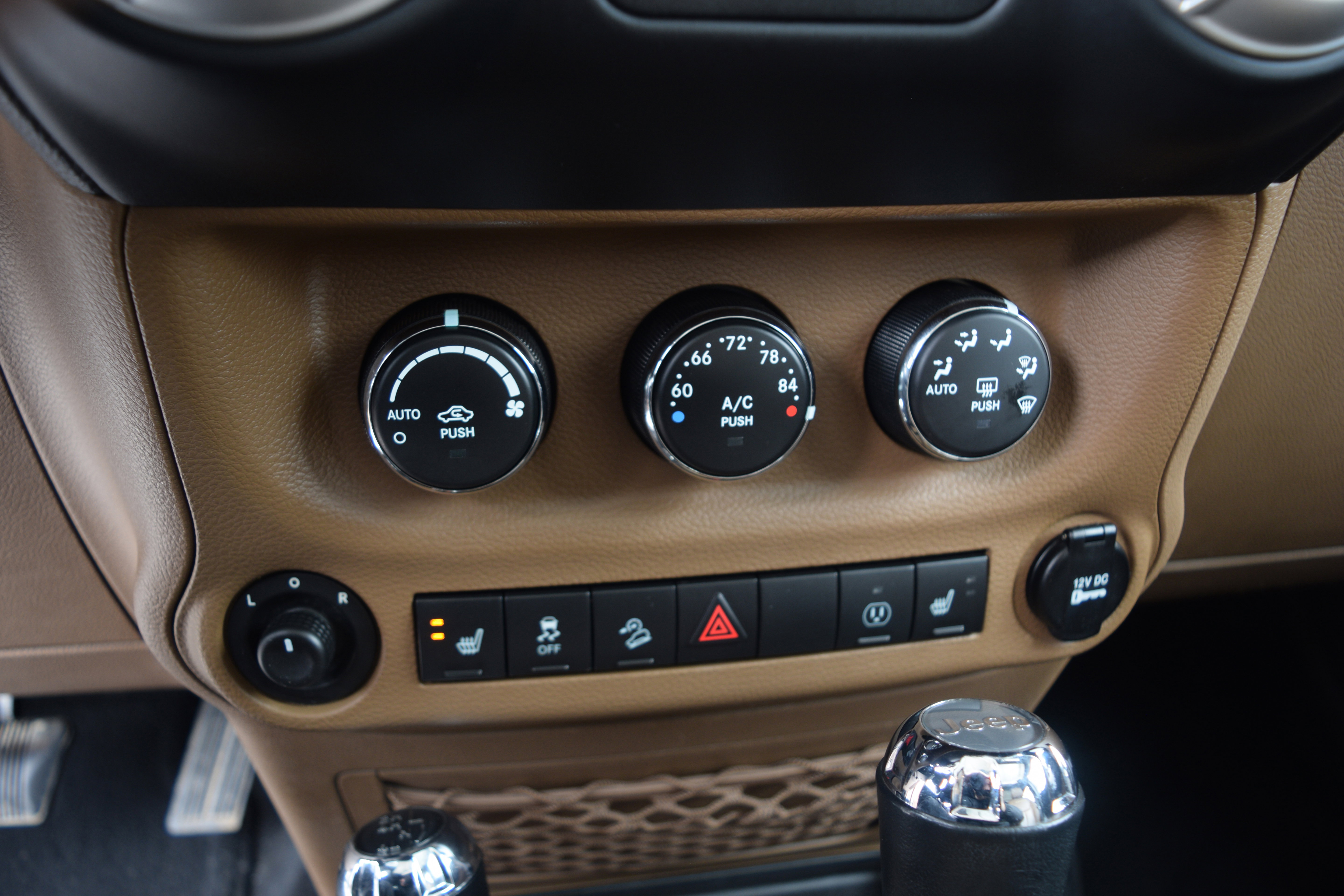 Used 2014 Jeep Wrangler Unlimited Sahara w/ Connectivity Group image 9