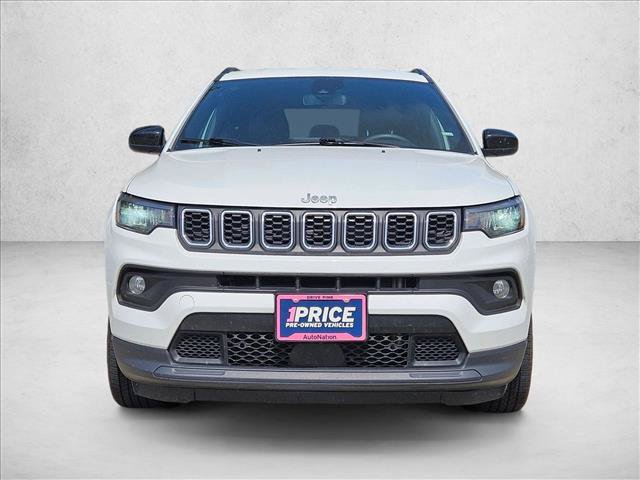 Used 2024 Jeep Compass Latitude AWD/4WD image 2
