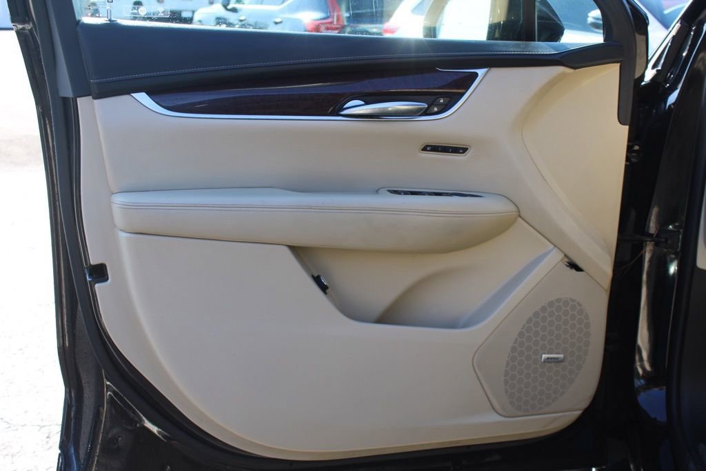 Used 2018 Cadillac XT5 Luxury w/ Driver Awareness Package image 16