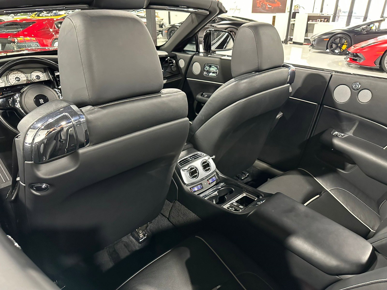 Used 2019 Rolls-Royce Dawn image 17