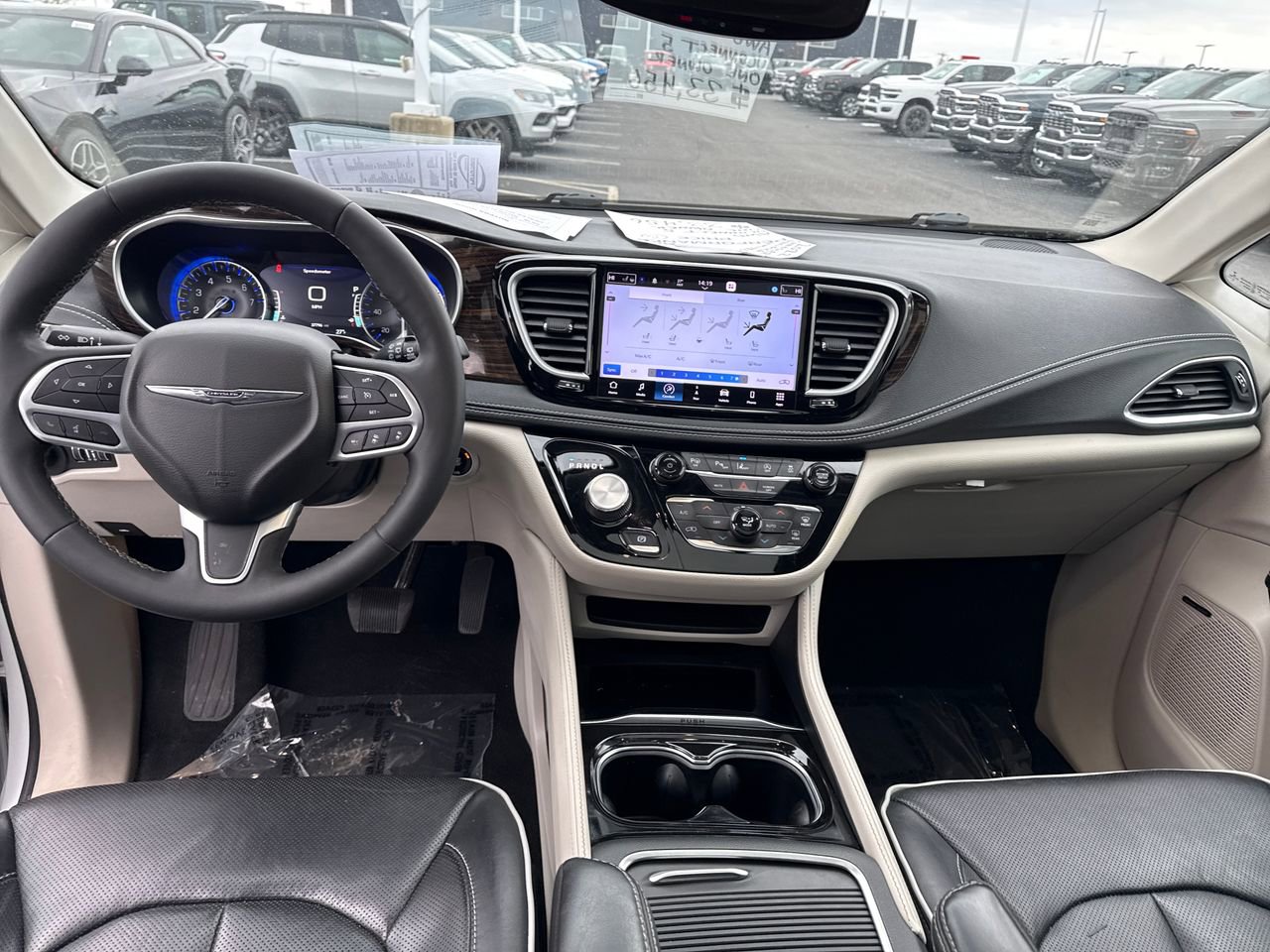 Used 2022 Chrysler Pacifica Limited image 17