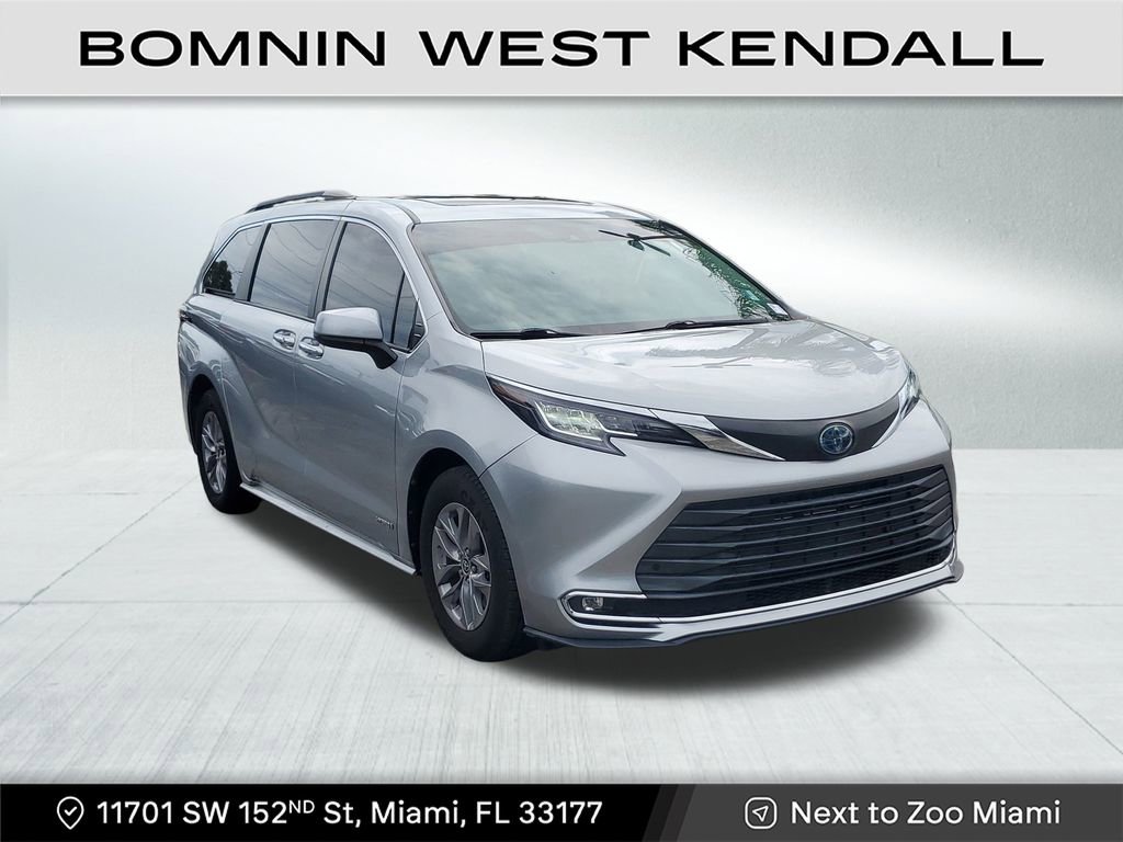 Used 2021 Toyota Sienna XLE image 1