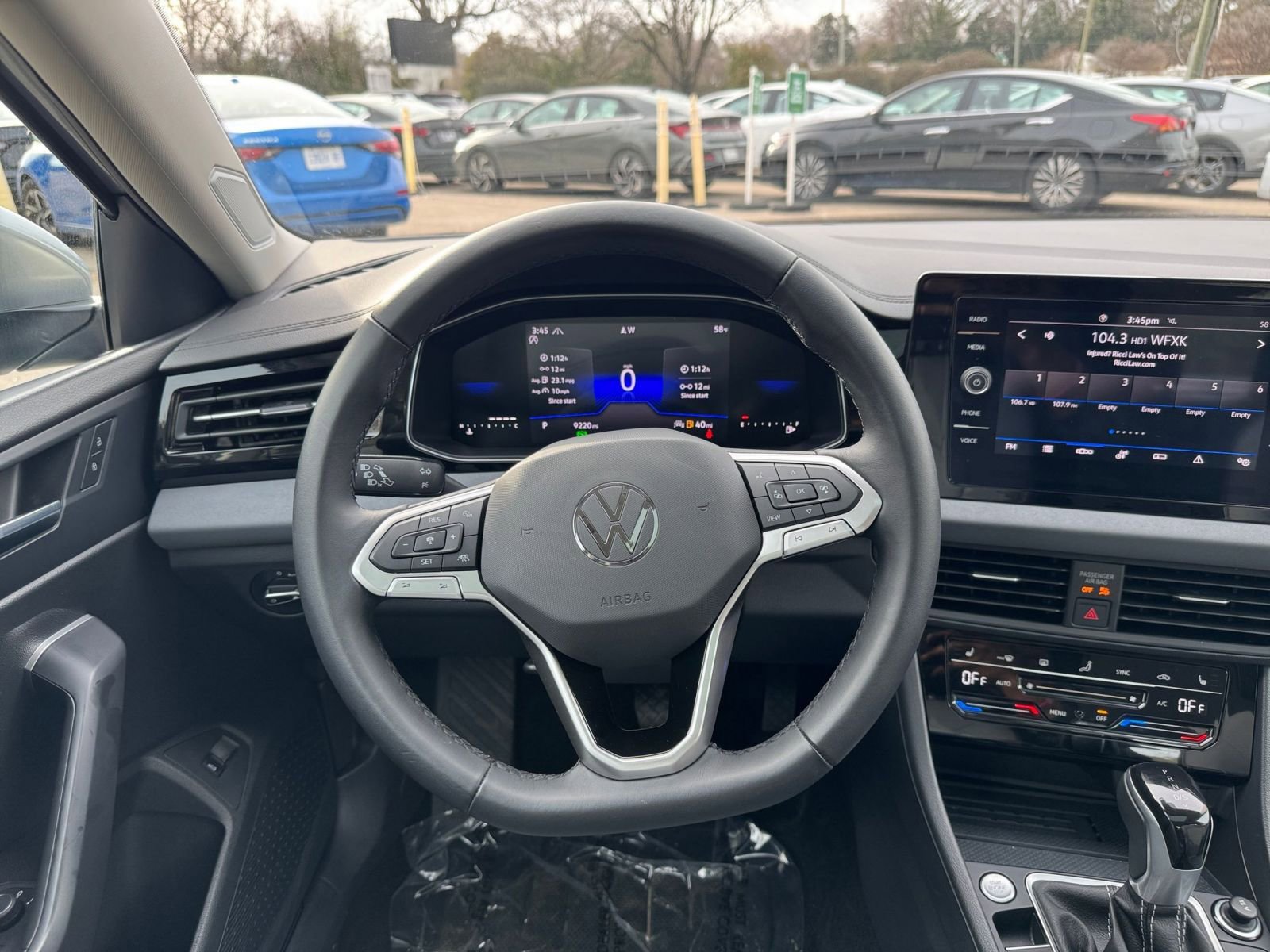 Used 2025 Volkswagen Jetta SE image 31