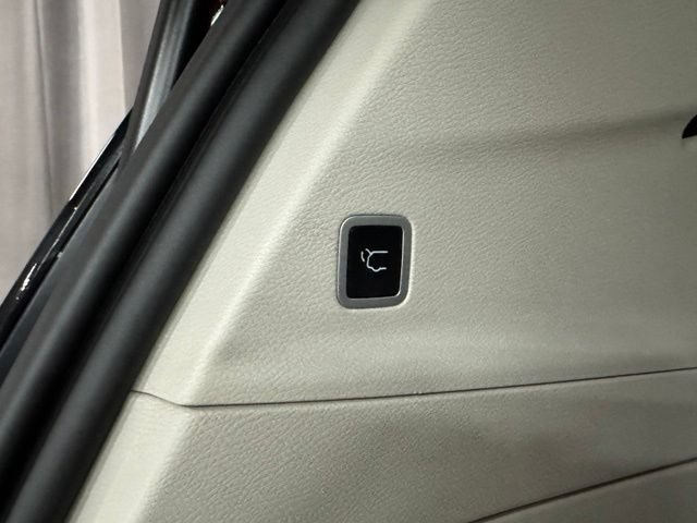Used 2024 Chrysler Pacifica Touring-L FWD image 34
