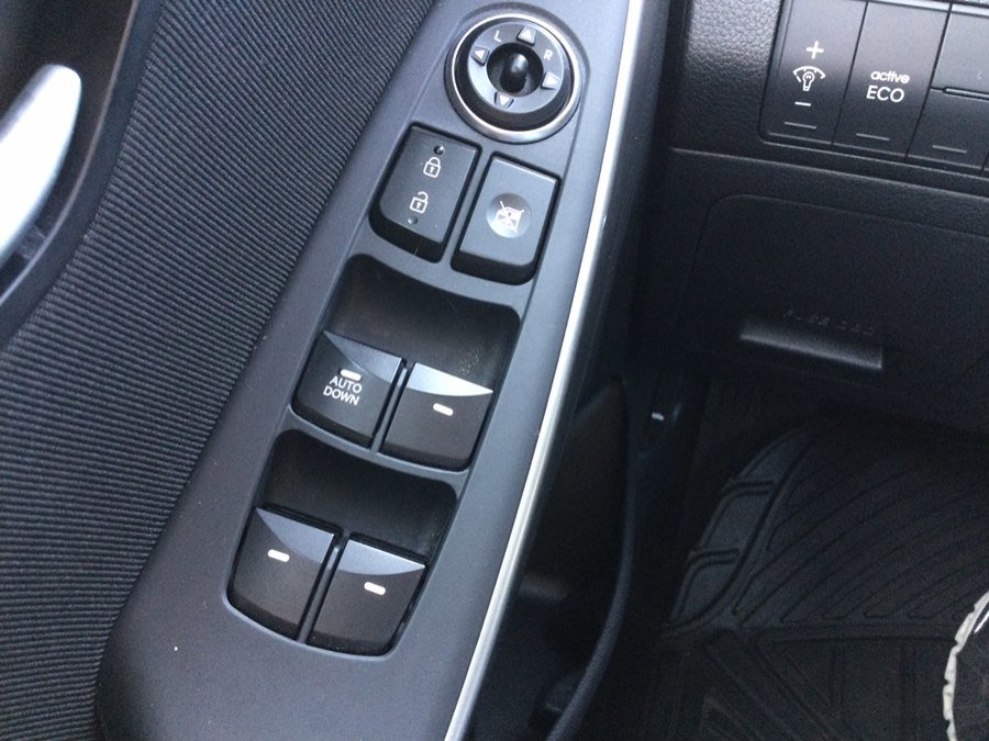 Used 2017 Hyundai Elantra GT image 24