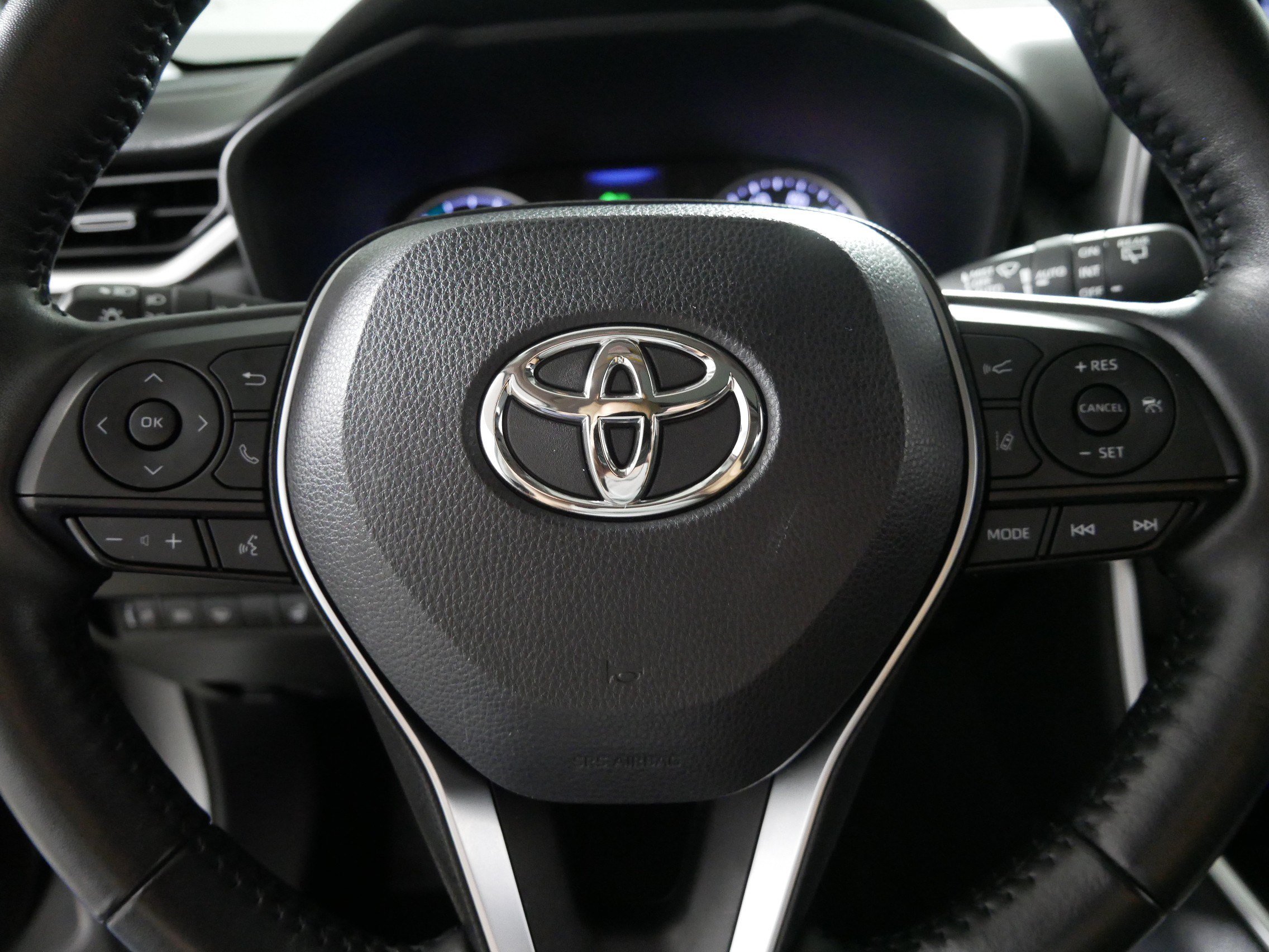 Used 2021 Toyota RAV4 XLE Premium AWD/4WD image 25