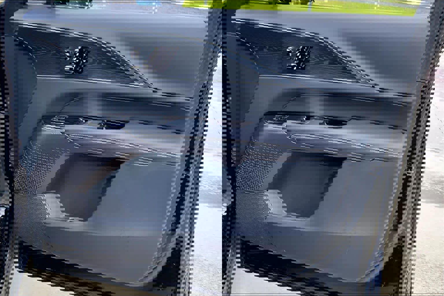 Used 2025 Cadillac Lyriq Luxury RWD image 26