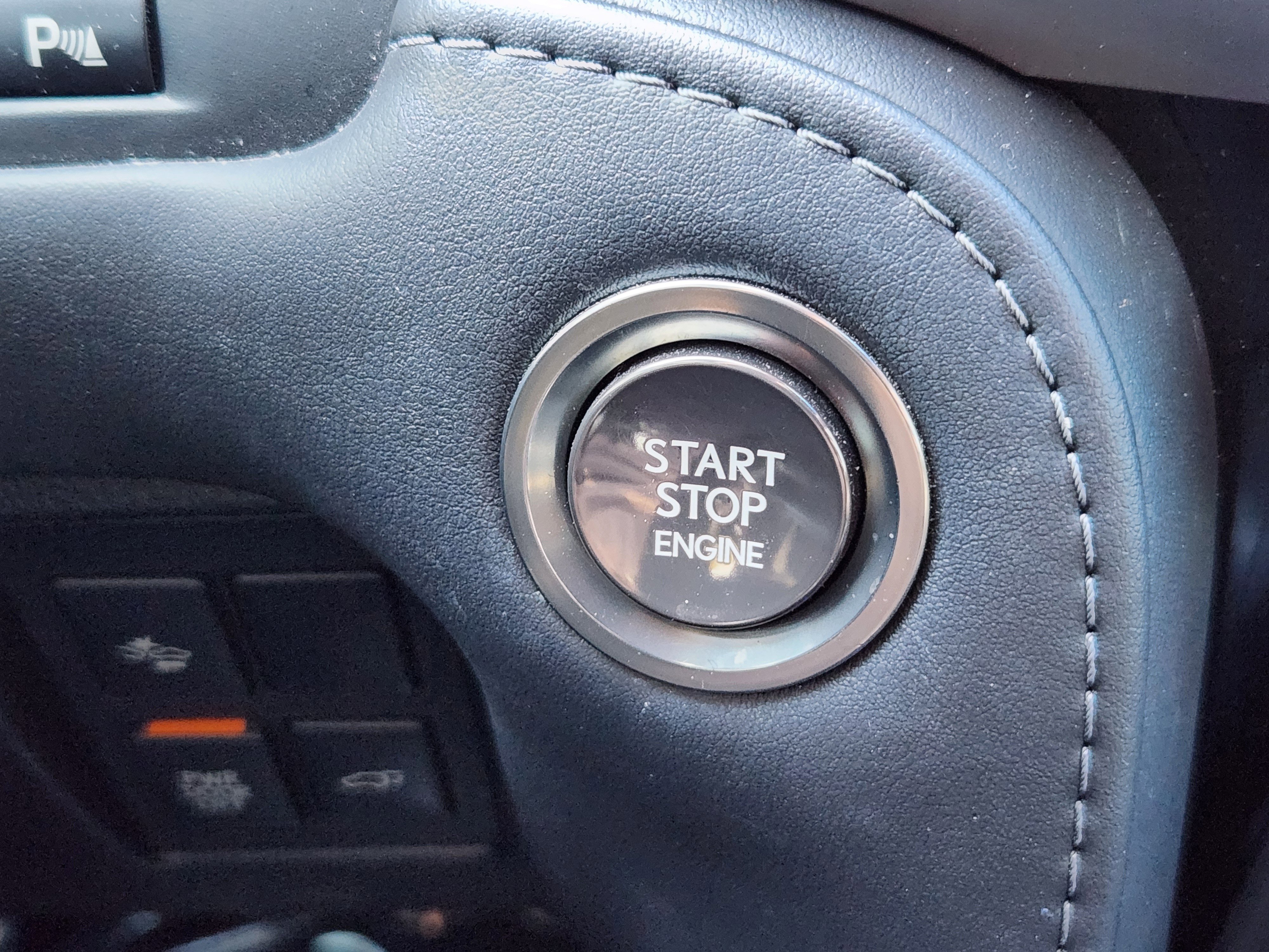 Used 2021 Lexus LX 570 4WD w/ 3rd Row & Luxury Pkg image 29