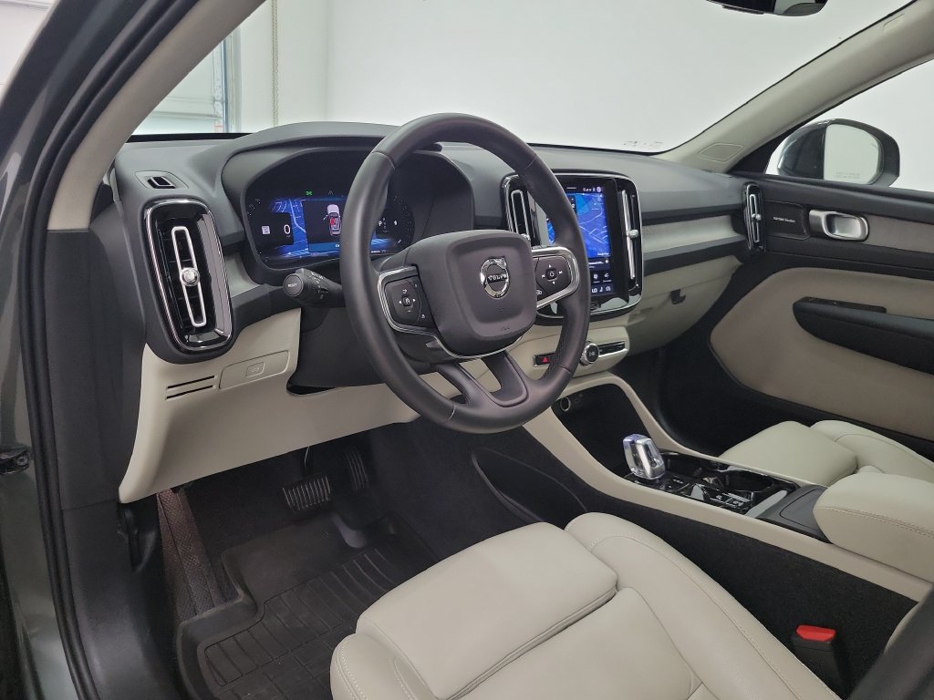 Used 2018 Volvo XC60 T5 Inscription w/ Convenience Package AWD/4WD image 2