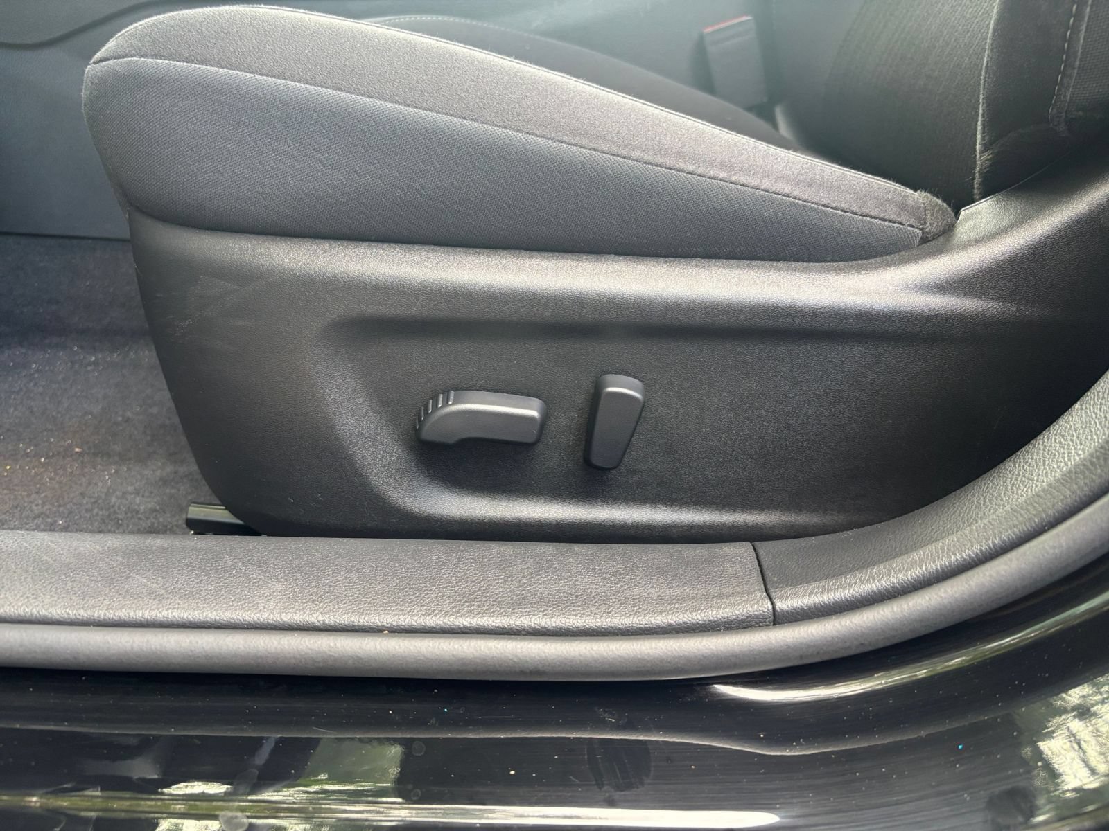 Used 2025 Nissan Altima 2.5 SV FWD image 21