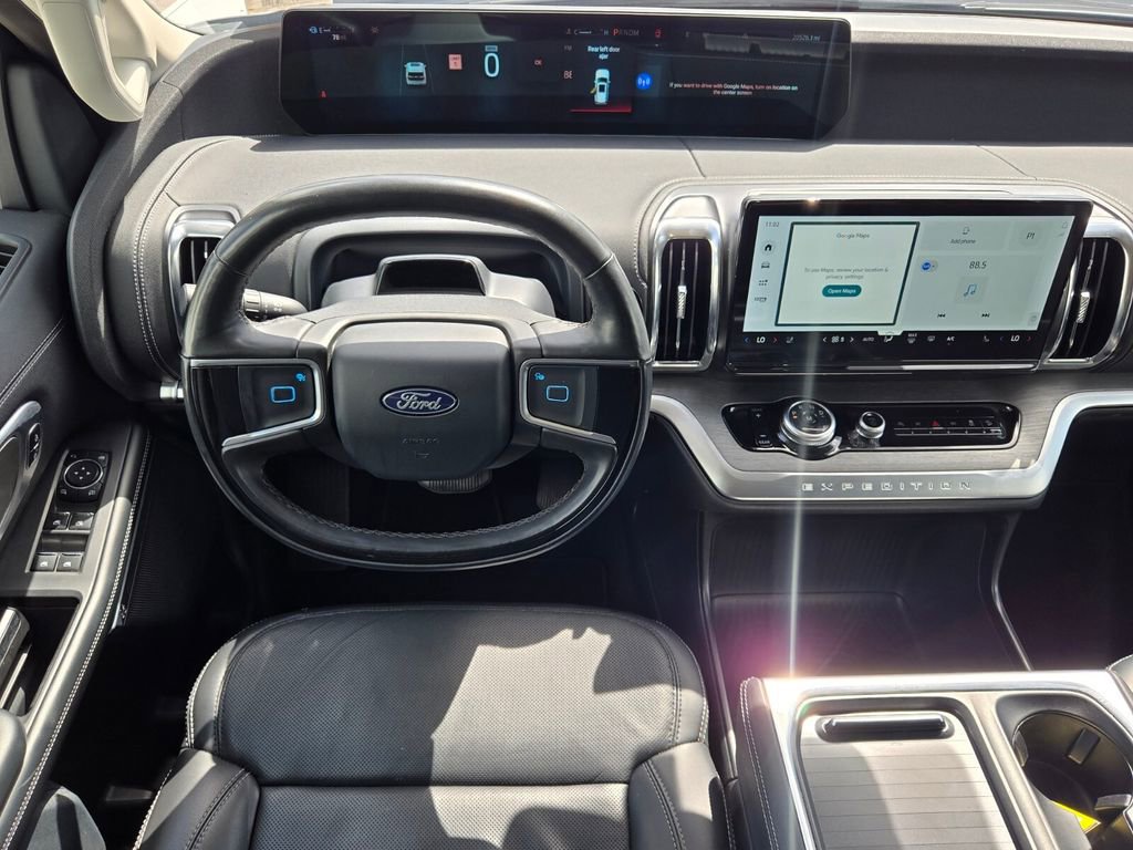 Used 2025 Ford Expedition Platinum image 19
