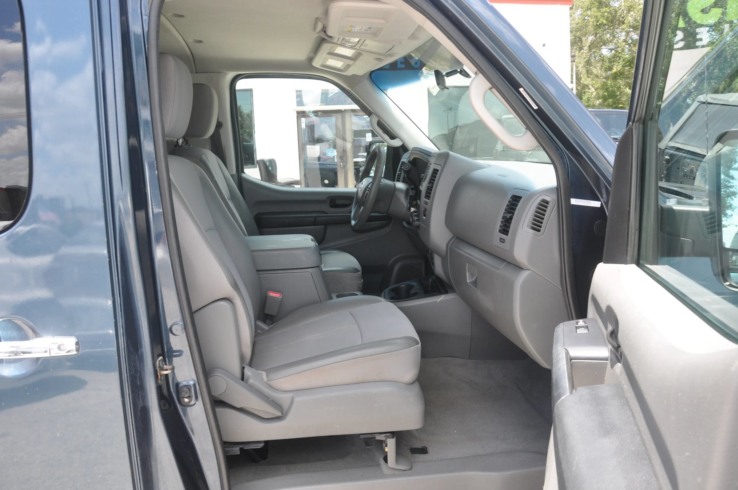 Used 2013 Nissan NV 3500 SV w/ Technology Pkg RWD image 6