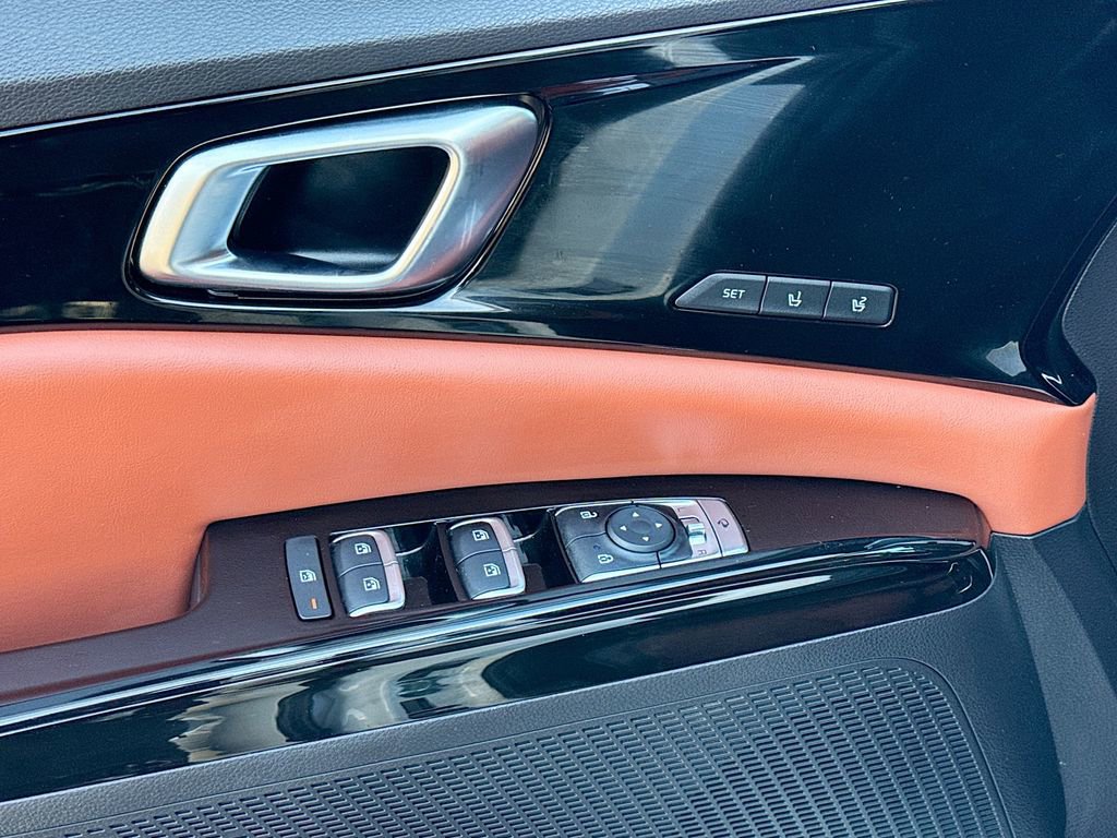 Used 2023 Kia Carnival SX image 18