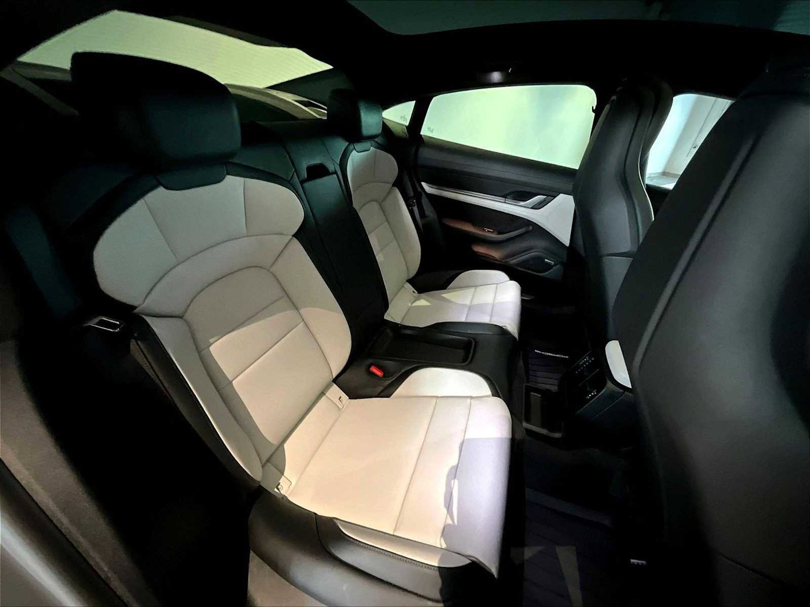 Used 2025 Porsche Taycan image 31
