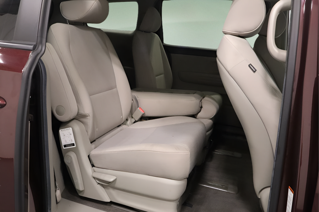 Used 2019 Kia Sedona LX FWD image 13