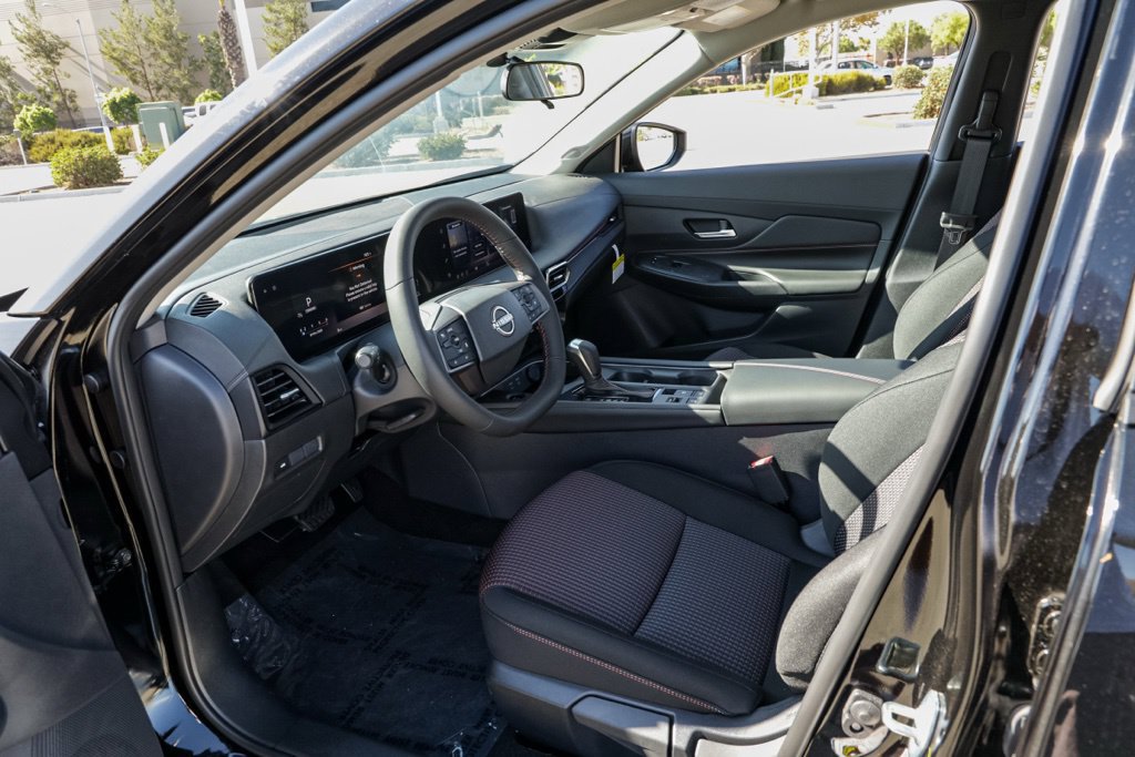 New 2026 Nissan Sentra SR w/ Floor Mat Package FWD image 16