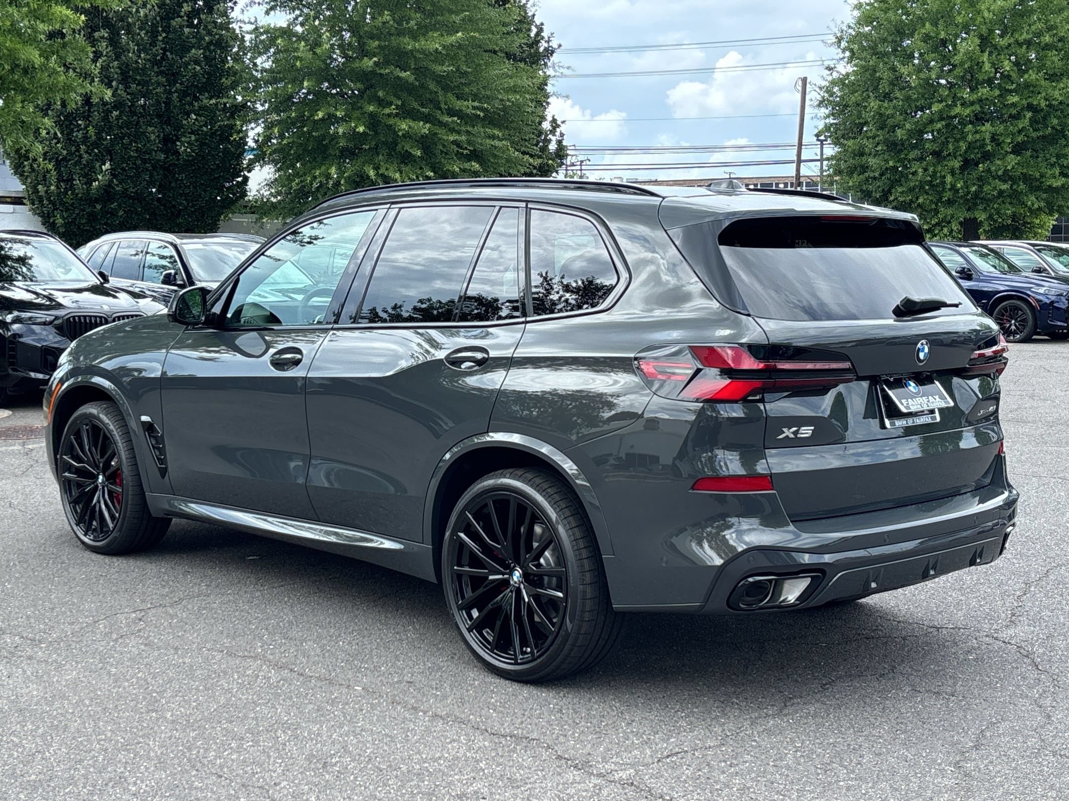 New 2026 BMW X5 xDrive40i w/ M Sport Package AWD/4WD image 3