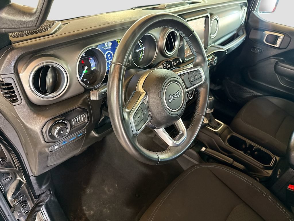 Used 2022 Jeep Wrangler Unlimited Rubicon 4xe AWD/4WD image 10
