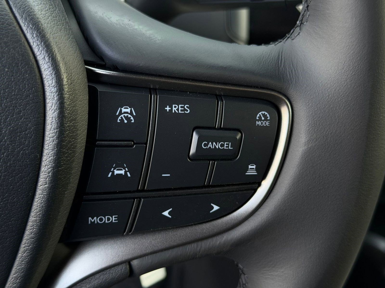New 2026 Lexus UX 300h AWD image 27