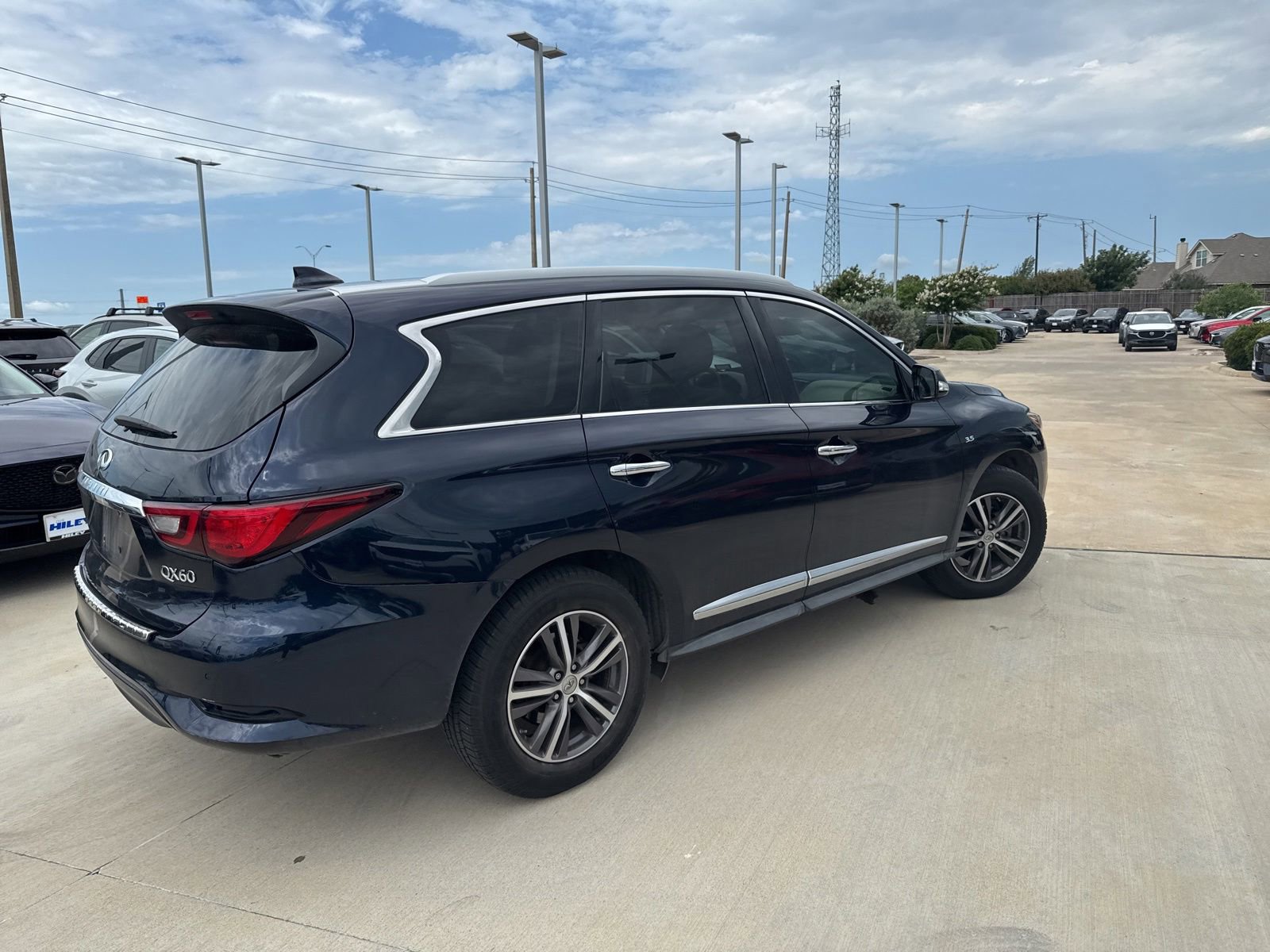 Used 2019 INFINITI QX60 Luxe w/ Essential Package FWD image 11