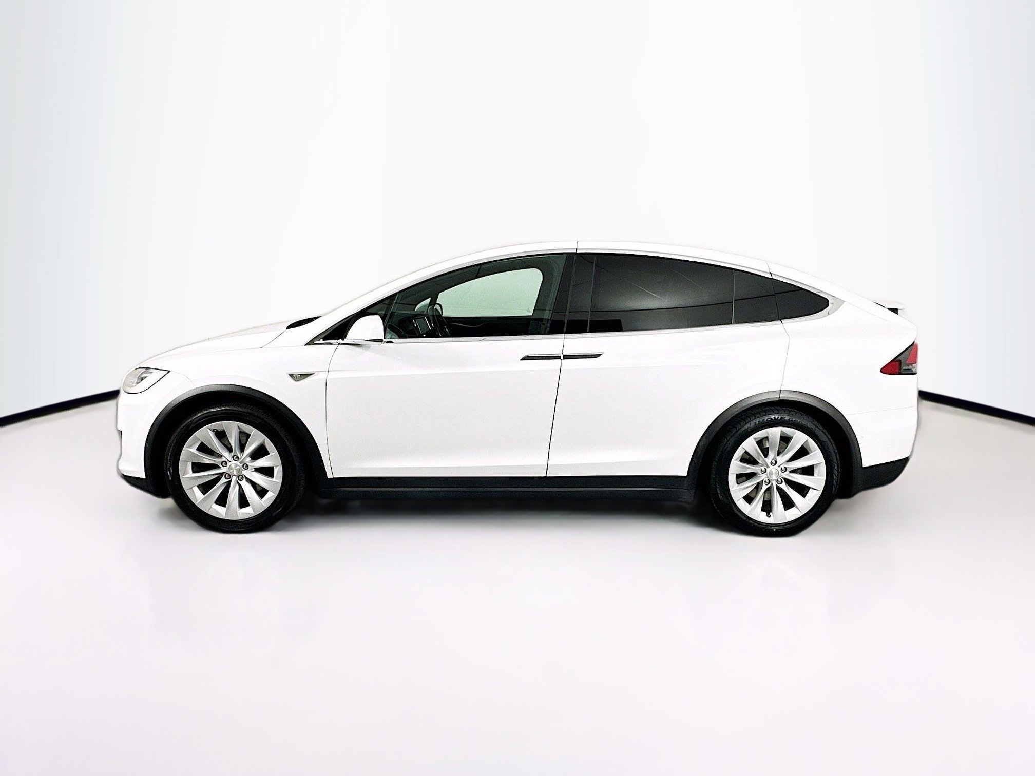 Used 2016 Tesla Model X 90D image 4