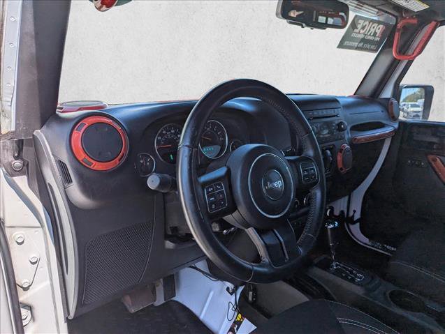 Used 2015 Jeep Wrangler Unlimited Sahara w/ Connectivity Group AWD/4WD image 7