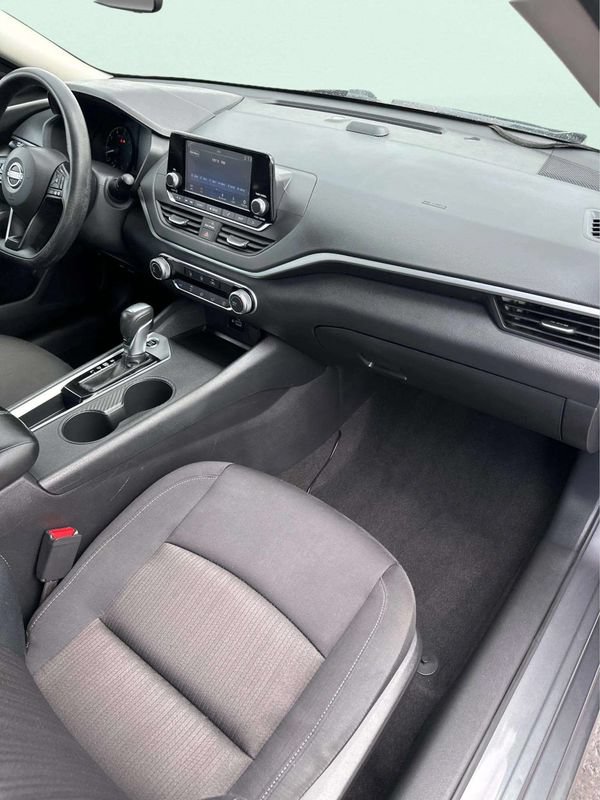 Used 2024 Nissan Altima 2.5 S FWD image 9