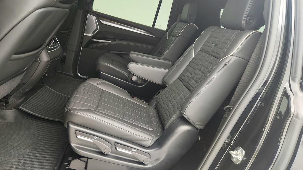Certified 2025 Cadillac Escalade ESV Sport Platinum w/ LPO, ONYX Package AWD/4WD image 28