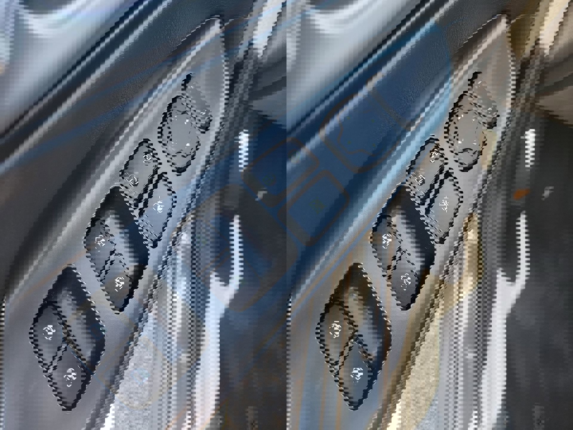 Used 2022 Hyundai Kona Limited image 18