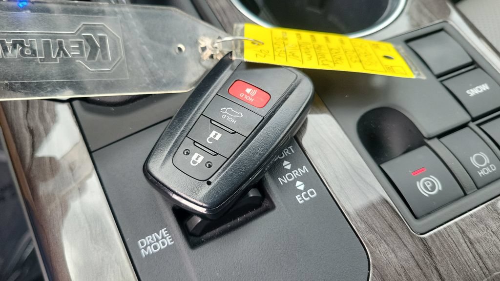 Used 2023 Toyota Highlander Platinum FWD image 22