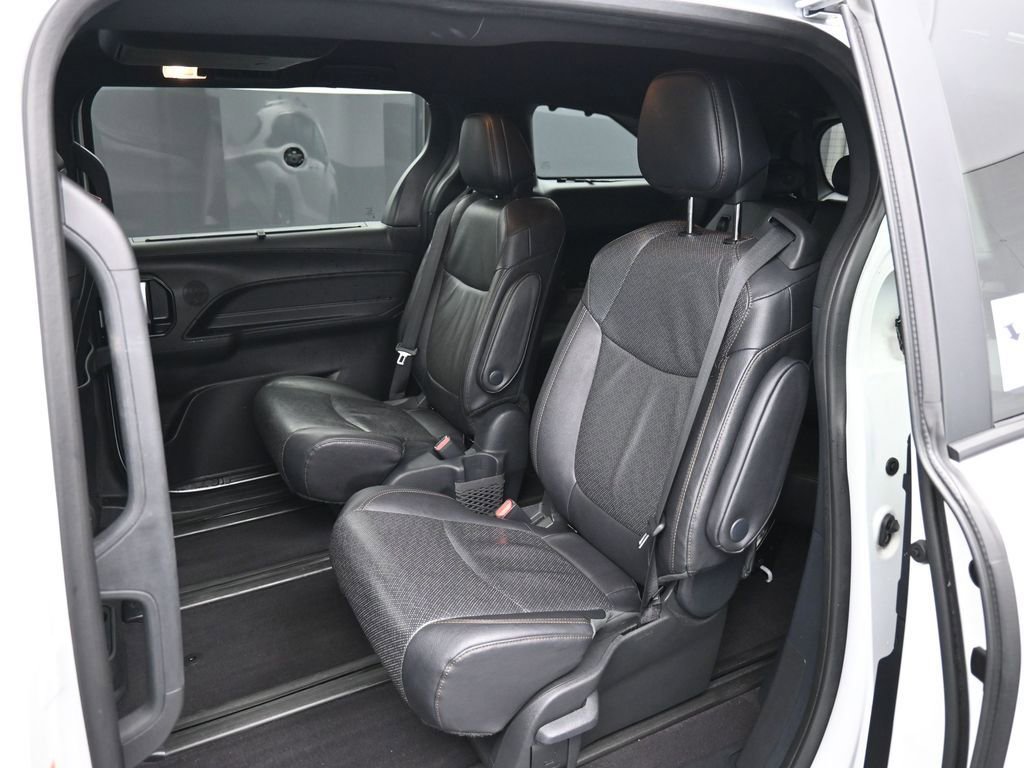 Certified 2025 Toyota Sienna Limited image 22