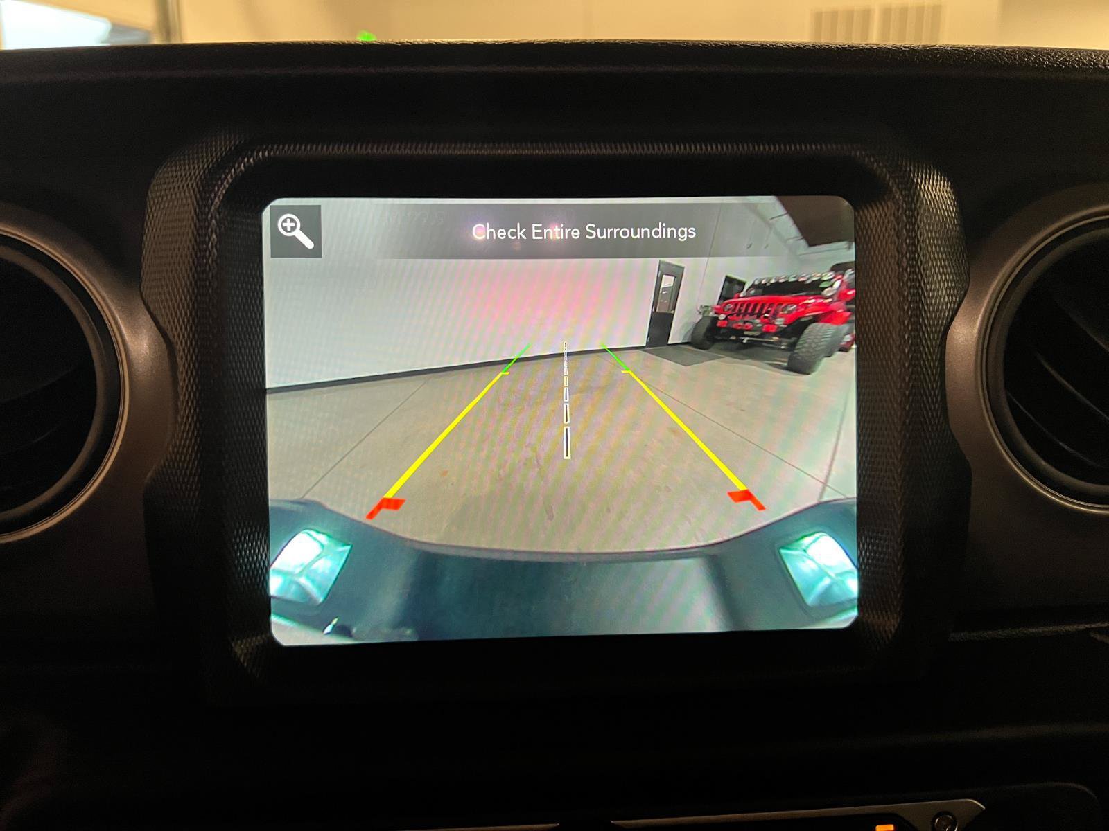 Used 2023 Jeep Gladiator Sport AWD/4WD image 18