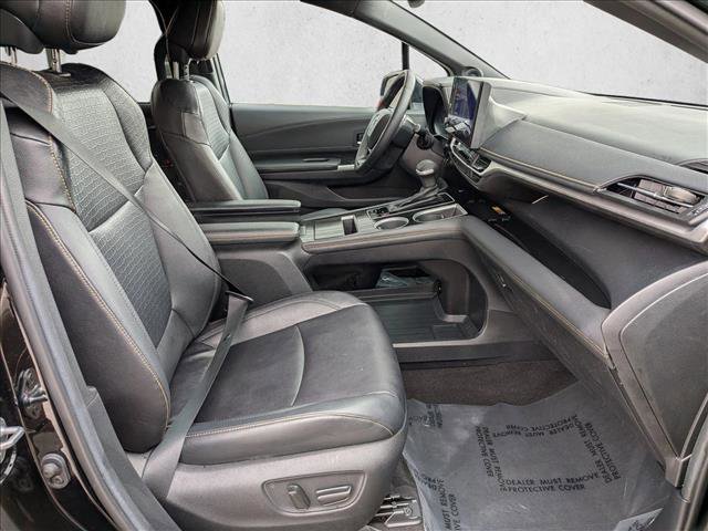 Used 2025 Toyota Sienna XLE Woodland Edition image 24