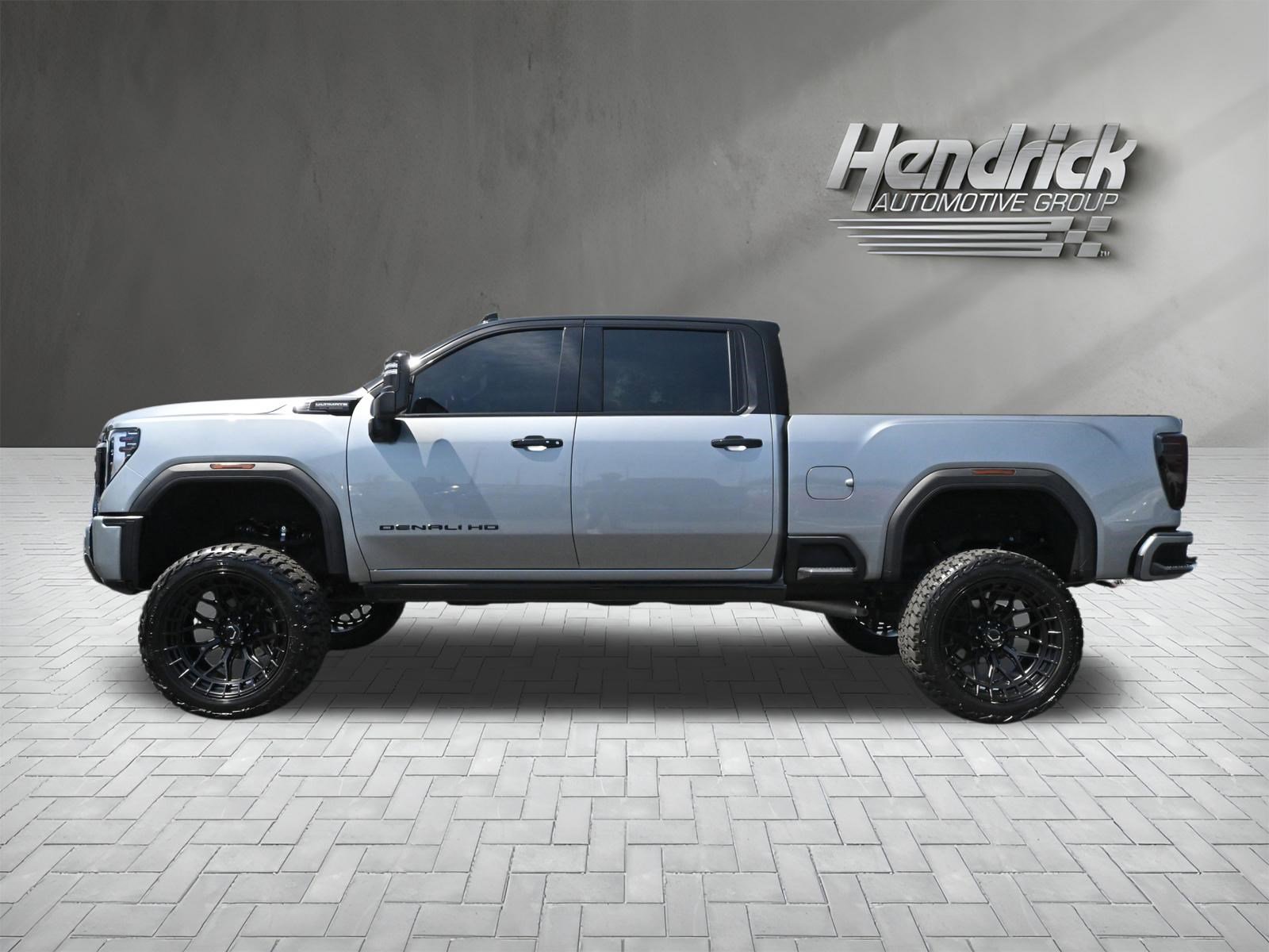 Used 2025 GMC Sierra 2500 Denali Ultimate w/ Max Trailering Package image 9