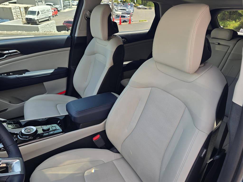 Used 2025 Kia Sportage EX w/ EX Premium Package image 12