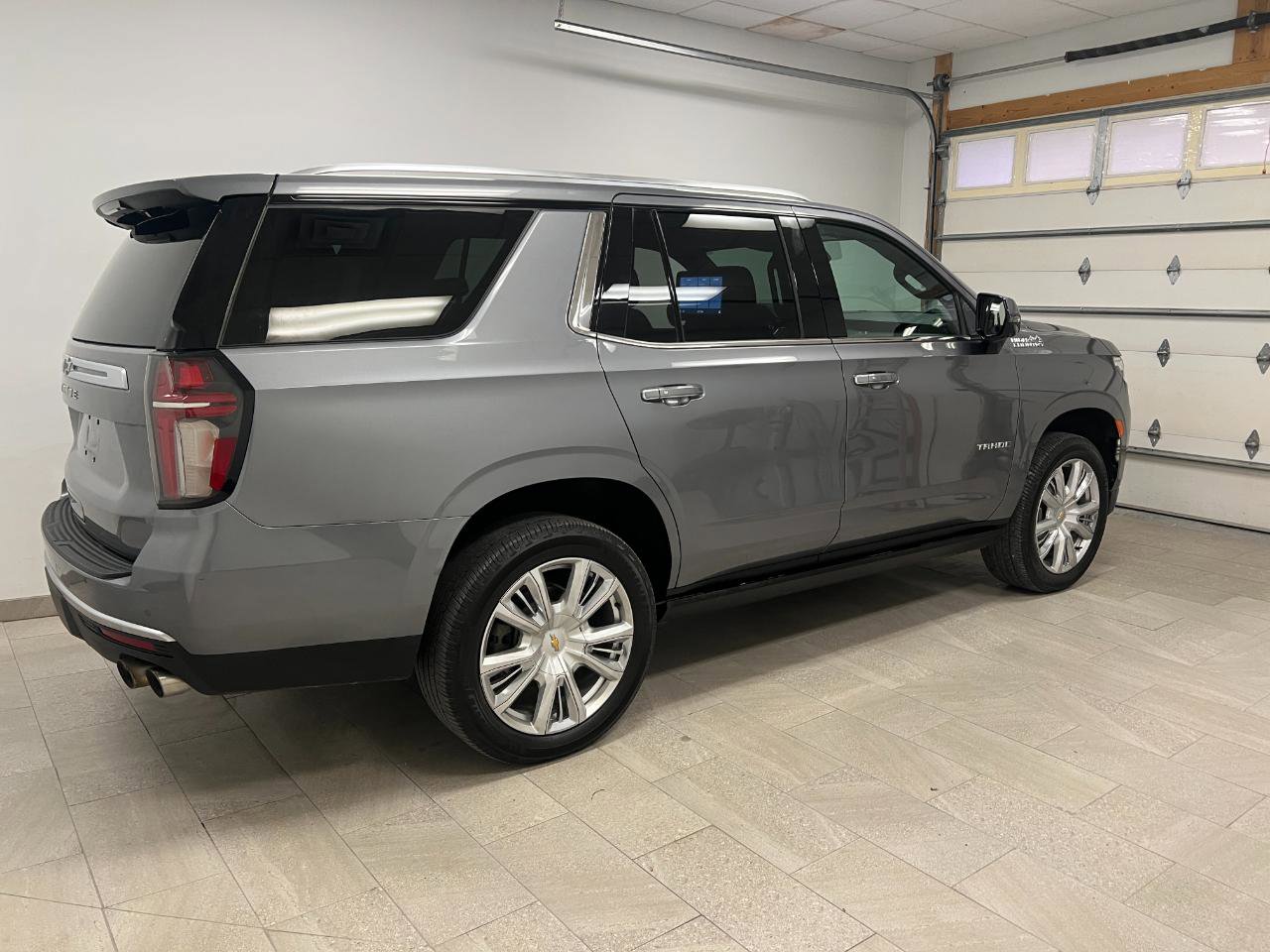Used 2021 Chevrolet Tahoe High Country w/ Premium Package AWD/4WD image 14
