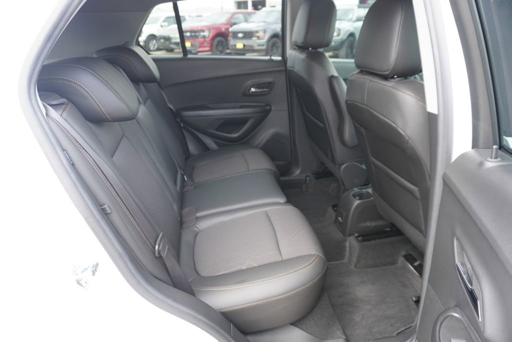 Used 2022 Chevrolet Trax LT w/ LT Convenience Package image 19