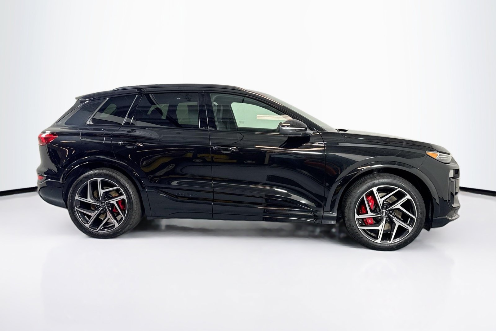 New 2027 Audi SQ6 e-tron Premium Plus AWD/4WD image 4