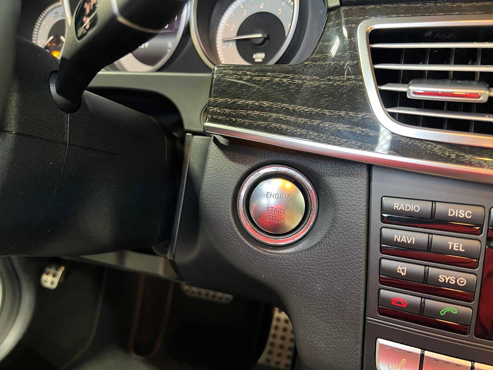 Used 2015 Mercedes-Benz E 400 4MATIC Sedan image 33