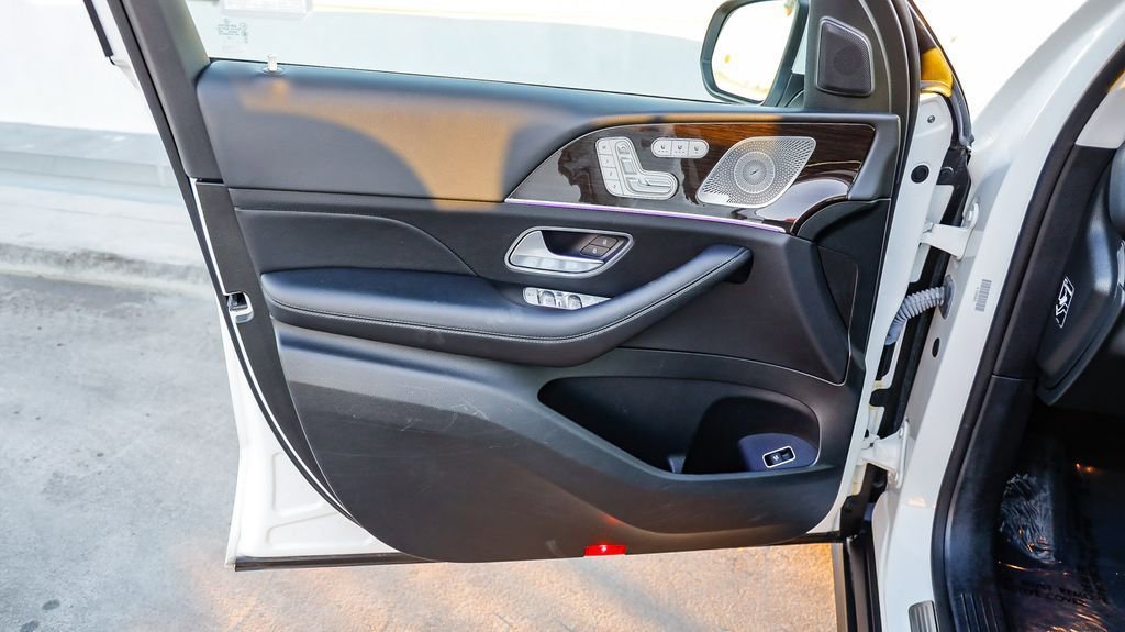 Used 2024 Mercedes-Benz GLS 450 4MATIC image 23