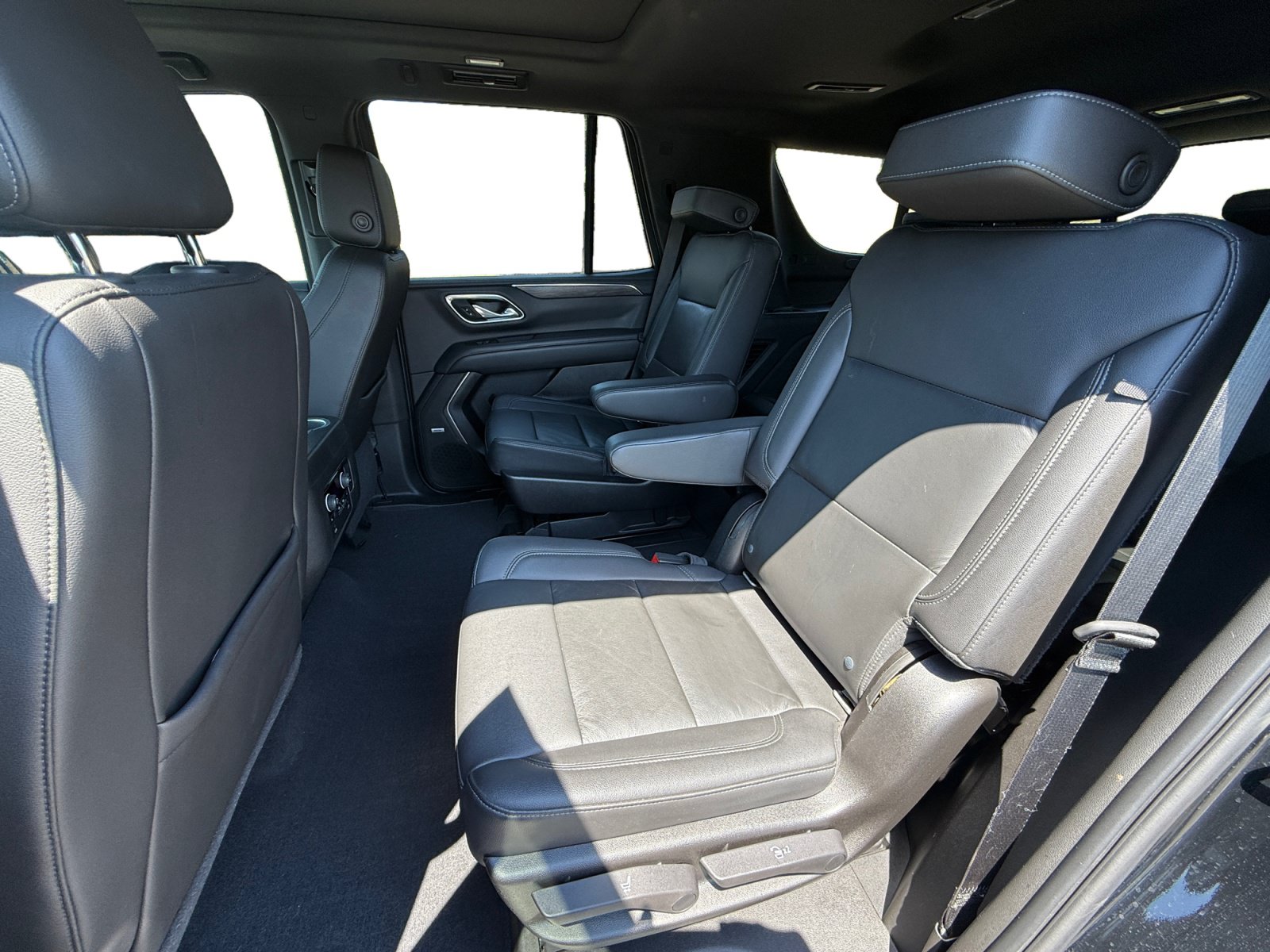 Used 2021 Chevrolet Tahoe Z71 w/ Z71 Signature Package AWD/4WD image 16