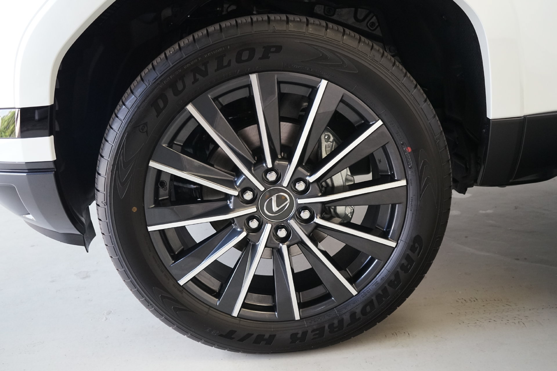 Used 2026 Lexus GX 550 AWD/4WD image 36