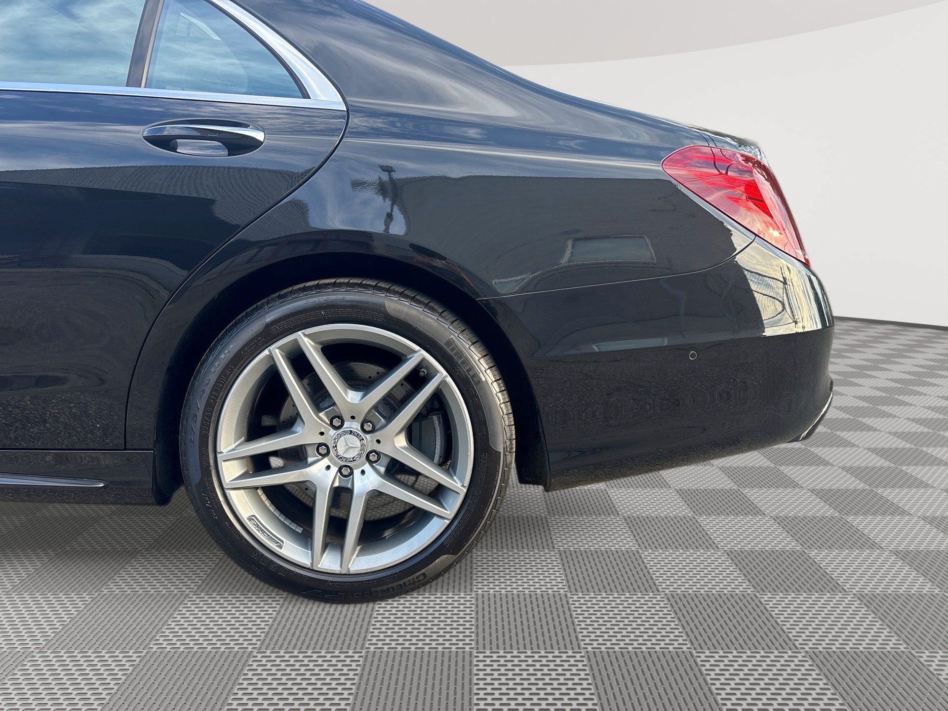 Used 2015 Mercedes-Benz S 550 4MATIC Sedan w/ Sport Package image 29