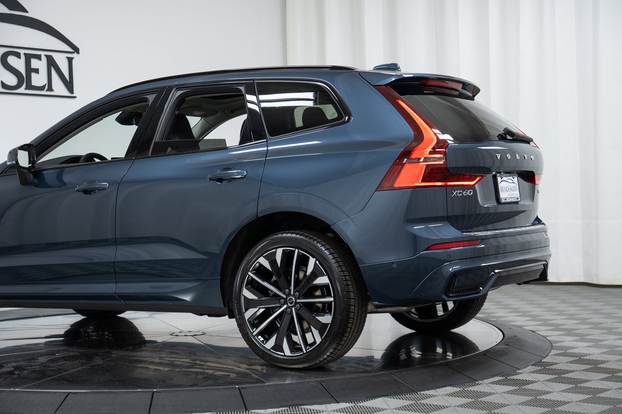 New 2027 Volvo XC60 T8 Ultra AWD/4WD image 29