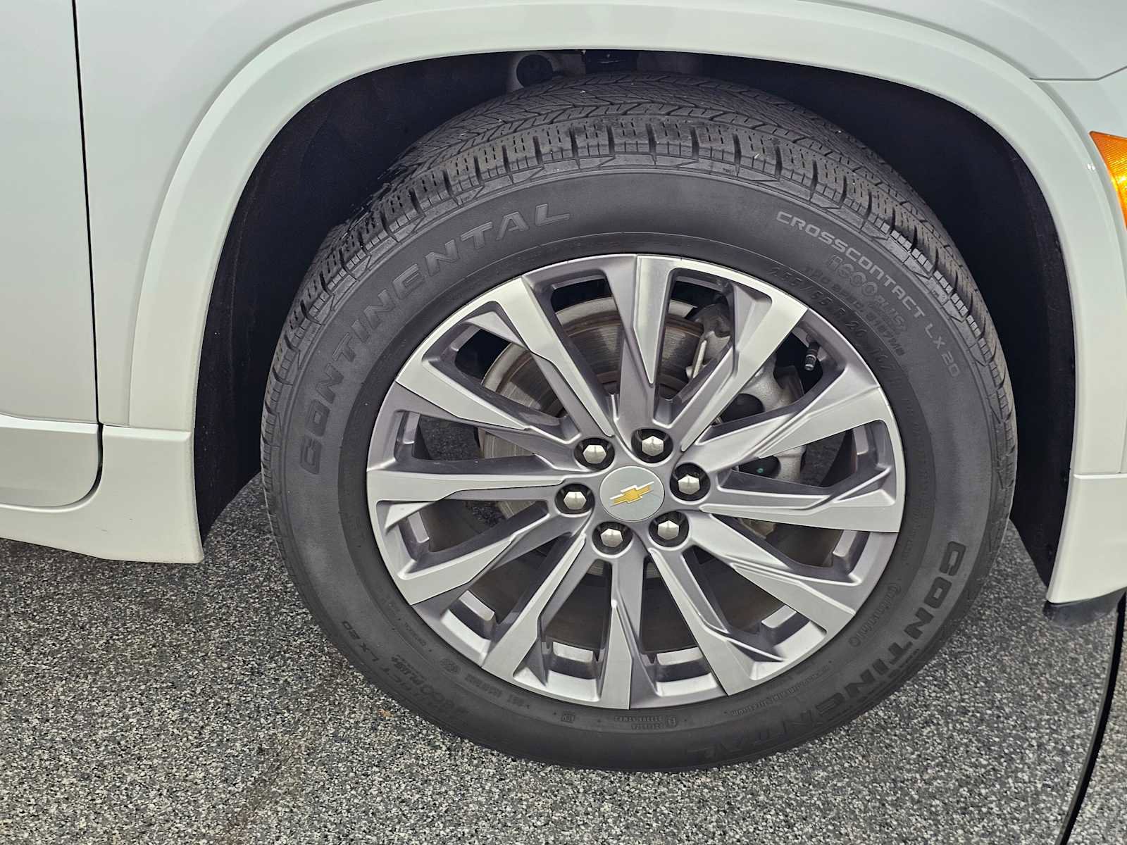 Used 2023 Chevrolet Traverse Premier image 9