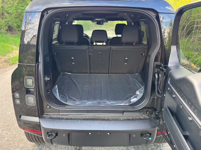 New 2026 Land Rover Defender 110 X-Dynamic SE AWD/4WD image 7