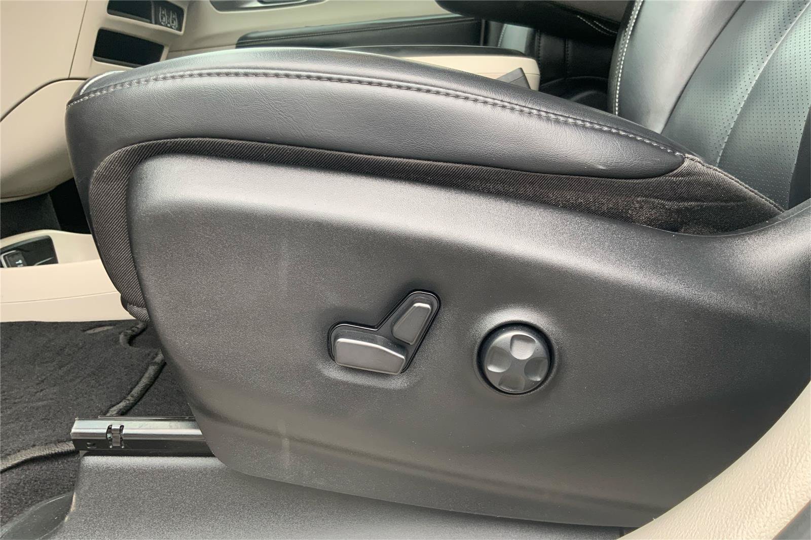 Used 2023 Chrysler Pacifica Touring-L FWD image 19
