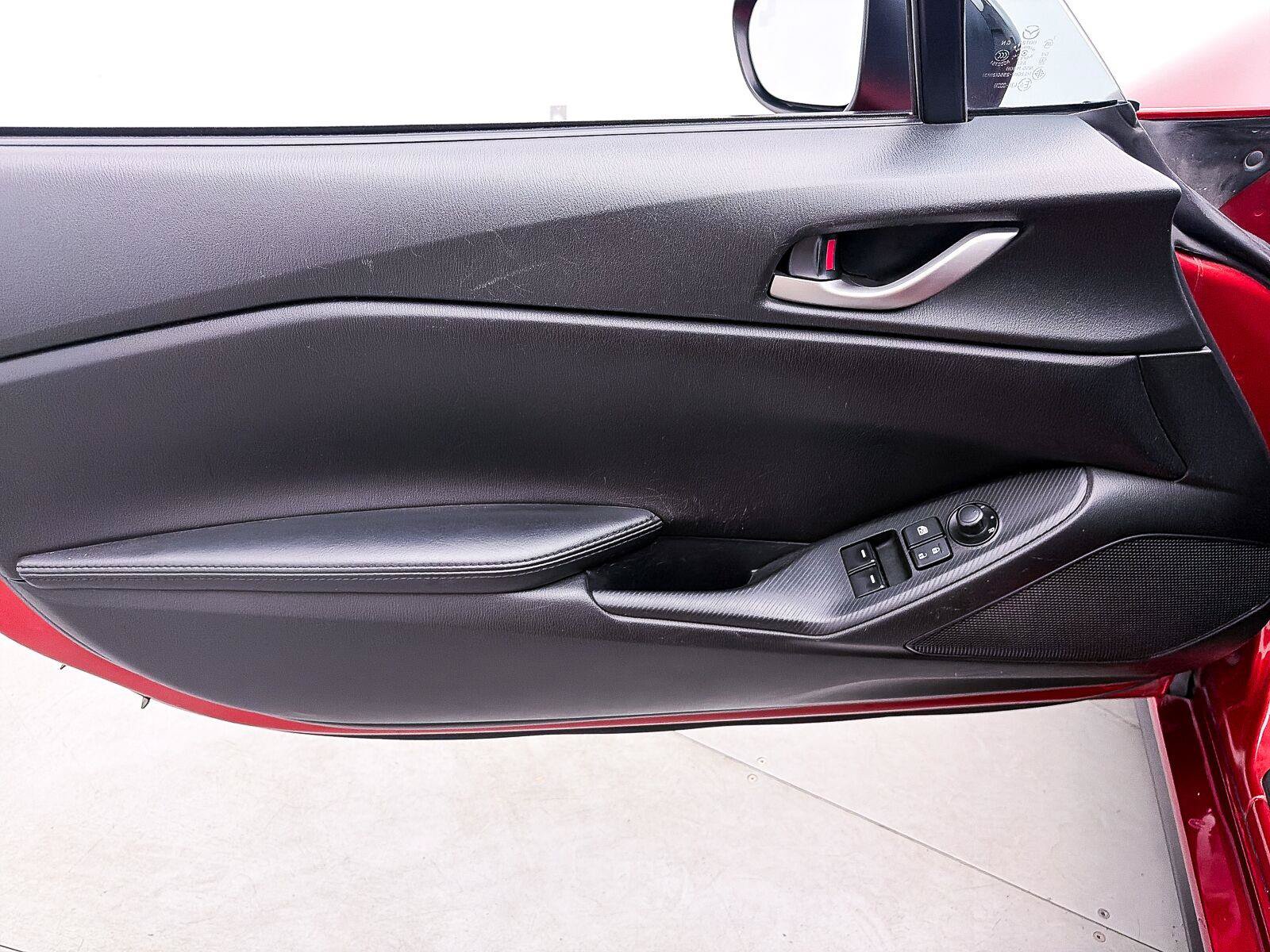 Used 2021 MAZDA MX-5 Miata Sport RWD image 16