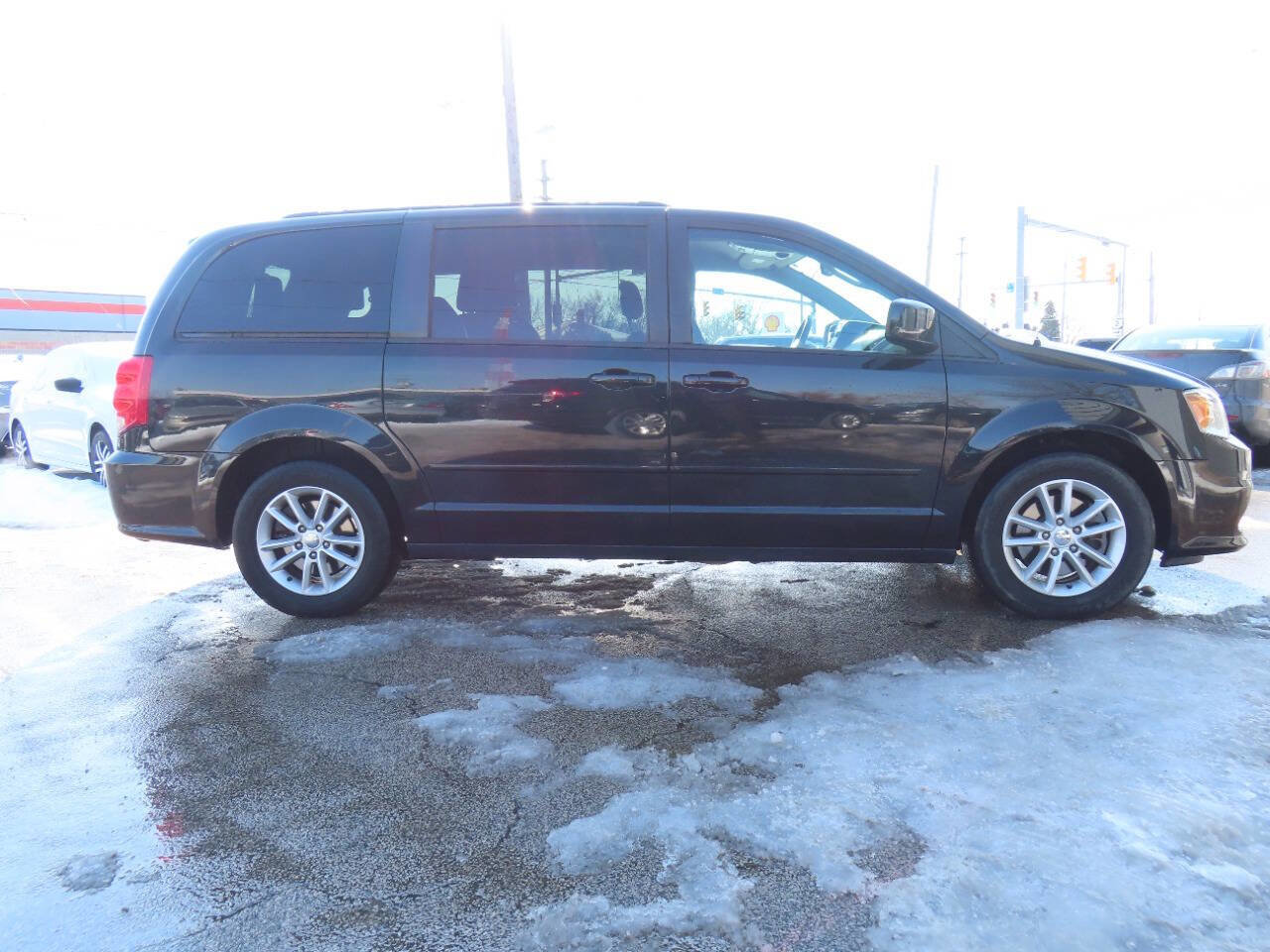 Used 2016 Dodge Grand Caravan SXT image 6