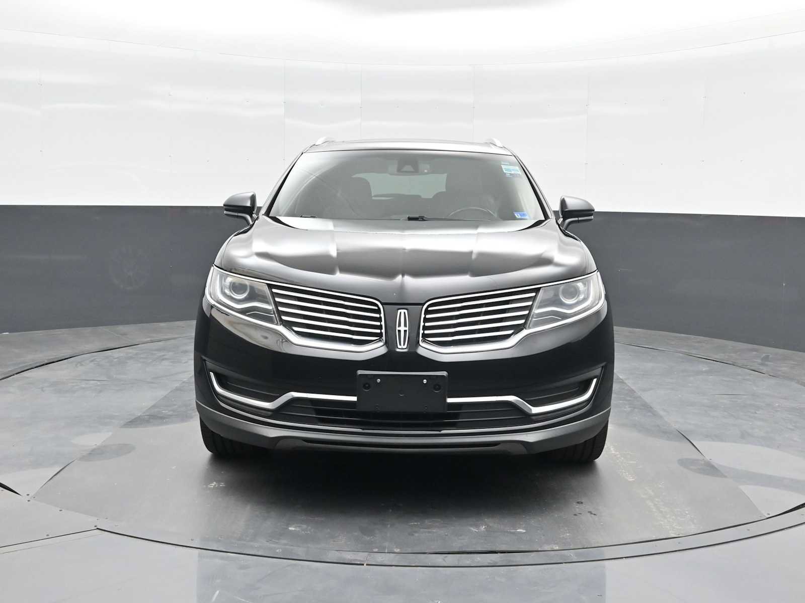 Used 2016 Lincoln MKX Reserve w/ Driver Assistance Package AWD/4WD image 3
